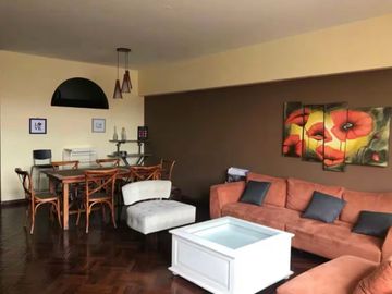 Lindo departamento con excelente vista ala plaza mayor de lima en edificio Pizarro