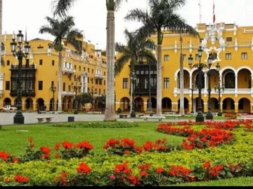 Lindo departamento con excelente vista ala plaza mayor de lima en edificio Pizarro