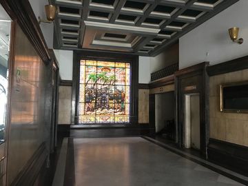 Lindo departamento con excelente vista ala plaza mayor de lima en edificio Pizarro