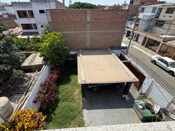 CASA EN VENTA AL COSTADO DE MAKRO CHORRILLOS 220 M2 EN ESQUINA
