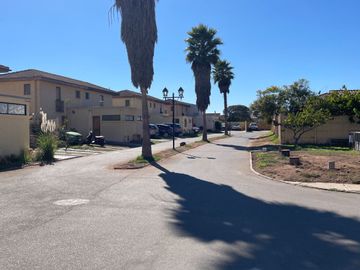 VENTA Amplia Casa en Av. Guillermo Ulriksen/Colegio Trinity, LA SERENA