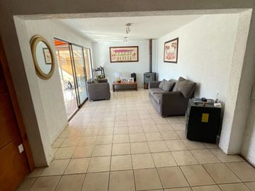 VENTA Amplia Casa en Av. Guillermo Ulriksen/Colegio Trinity, LA SERENA