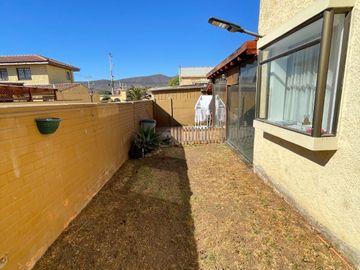 VENTA Amplia Casa en Av. Guillermo Ulriksen/Colegio Trinity, LA SERENA