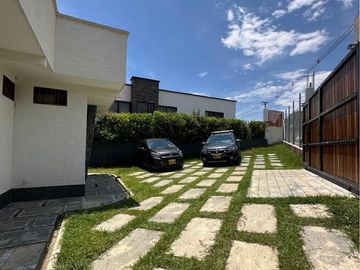 SE VENDE CASA CAMPESTRE AMOBLADA - VIA QUIMBAYA