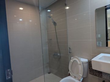 FOR SALE: 1br unit One Uptown Residences AIRBNB READY