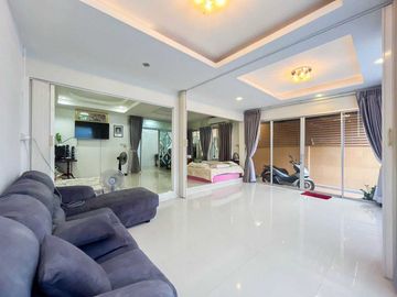 Semi Detached for Sale Ratchathani 6 Village 140 sq.m.
