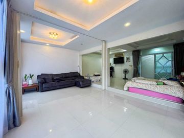 Semi Detached for Sale Ratchathani 6 Village 140 sq.m.