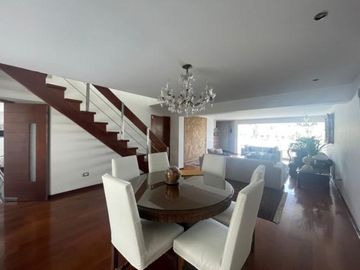 Venta de Amplio Dúplex de 3 Dormitorios con 2 Terrazas en Reynaldo de Vivanco, Chacarilla