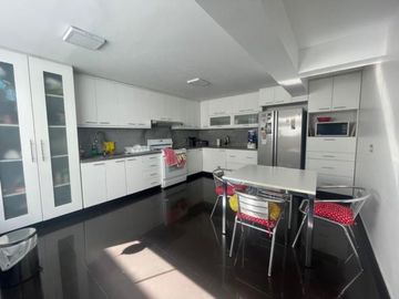 Venta de Amplio Dúplex de 3 Dormitorios con 2 Terrazas en Reynaldo de Vivanco, Chacarilla