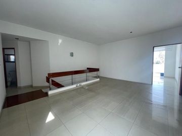 Venta de Amplio Dúplex de 3 Dormitorios con 2 Terrazas en Reynaldo de Vivanco, Chacarilla