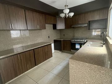 CASA EN VENTA REAL DE VALDEPEÑAS		3,980,000