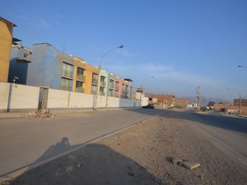 Casa 4 pisos condominio El Olivar, Carabayllo, cochera privada opcional