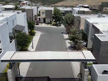 REMATO AMPLIA CASA EN FRACC EL MANANTIAL CORREGIDORA, QUERETARO