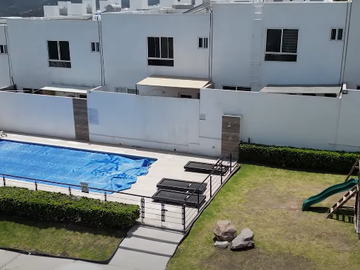 REMATO AMPLIA CASA EN FRACC EL MANANTIAL CORREGIDORA, QUERETARO