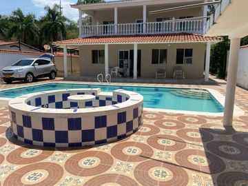 Casa con piscina privada en Melgar,  Vive en el exclusivo Condominio Heliópolis