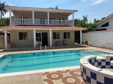 Casa con piscina privada en Melgar,  Vive en el exclusivo Condominio Heliópolis