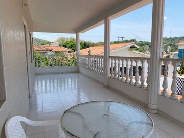 Casa con piscina privada en Melgar,  Vive en el exclusivo Condominio Heliópolis