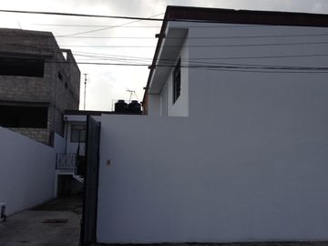 CASA EN VENTA TOLUCA NUEVA OXTOTITLAN CERCA FACULTADES CON DOS DEPARTAMENTOS