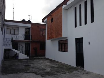 CASA EN VENTA TOLUCA NUEVA OXTOTITLAN CERCA FACULTADES CON DOS DEPARTAMENTOS