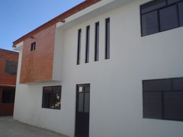 CASA EN VENTA TOLUCA NUEVA OXTOTITLAN CERCA FACULTADES CON DOS DEPARTAMENTOS