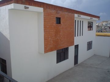 CASA EN VENTA TOLUCA NUEVA OXTOTITLAN CERCA FACULTADES CON DOS DEPARTAMENTOS