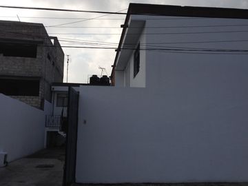 CASA EN VENTA TOLUCA NUEVA OXTOTITLAN CERCA FACULTADES CON DOS DEPARTAMENTOS