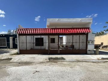 Casa con departamento al Poniente de Mérida
