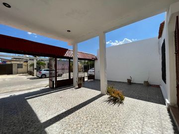 Casa con departamento al Poniente de Mérida