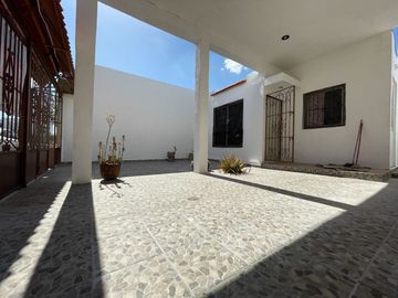 Casa con departamento al Poniente de Mérida
