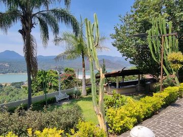 CASA VALLESANA EN VENTA CON ESPECTACULAR VISTA AL LAGO