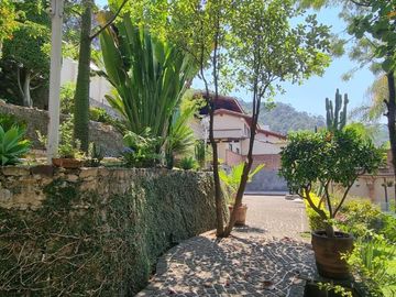 CASA VALLESANA EN VENTA CON ESPECTACULAR VISTA AL LAGO