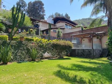 CASA VALLESANA EN VENTA CON ESPECTACULAR VISTA AL LAGO