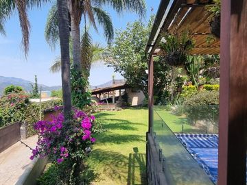 CASA VALLESANA EN VENTA CON ESPECTACULAR VISTA AL LAGO