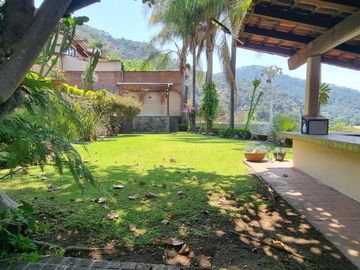 CASA VALLESANA EN VENTA CON ESPECTACULAR VISTA AL LAGO
