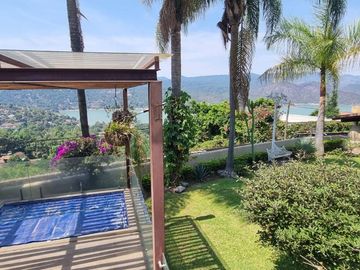 CASA VALLESANA EN VENTA CON ESPECTACULAR VISTA AL LAGO