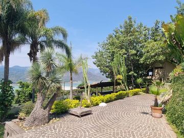 CASA VALLESANA EN VENTA CON ESPECTACULAR VISTA AL LAGO
