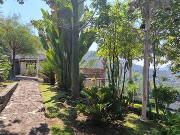 CASA VALLESANA EN VENTA CON ESPECTACULAR VISTA AL LAGO