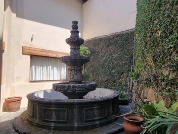 CASA VALLESANA EN VENTA CON ESPECTACULAR VISTA AL LAGO