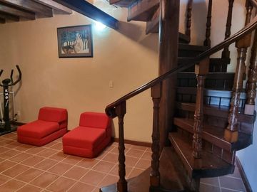 CASA VALLESANA EN VENTA CON ESPECTACULAR VISTA AL LAGO