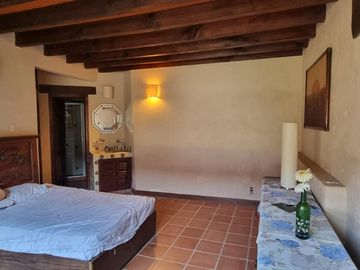 CASA VALLESANA EN VENTA CON ESPECTACULAR VISTA AL LAGO