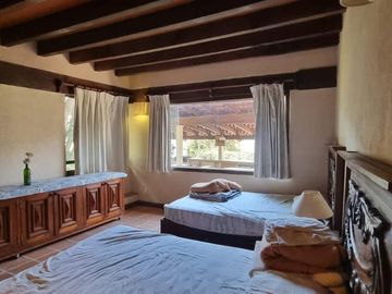 CASA VALLESANA EN VENTA CON ESPECTACULAR VISTA AL LAGO