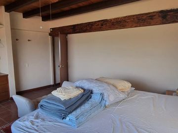 CASA VALLESANA EN VENTA CON ESPECTACULAR VISTA AL LAGO
