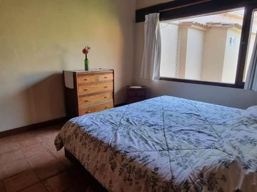 CASA VALLESANA EN VENTA CON ESPECTACULAR VISTA AL LAGO
