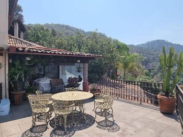 CASA VALLESANA EN VENTA CON ESPECTACULAR VISTA AL LAGO