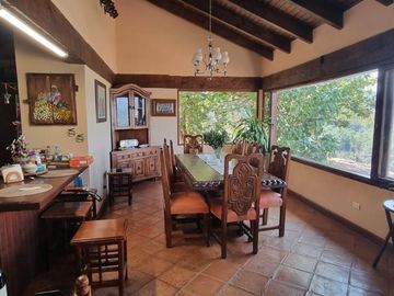 CASA VALLESANA EN VENTA CON ESPECTACULAR VISTA AL LAGO