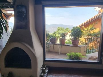CASA VALLESANA EN VENTA CON ESPECTACULAR VISTA AL LAGO