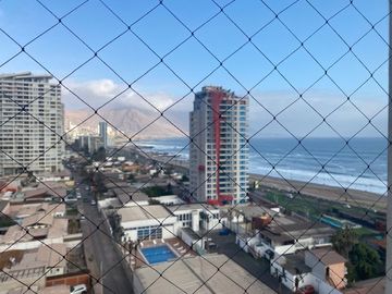 SE VENDE DEPTO EN EDIF. REINA ISIDORA.
