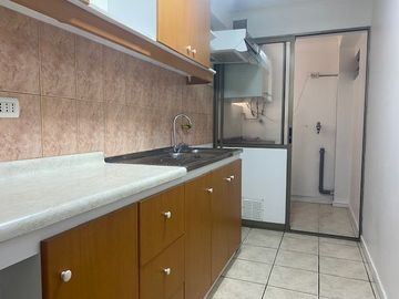 SE VENDE DEPTO EN EDIF. REINA ISIDORA.