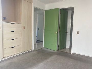 SE VENDE DEPTO EN EDIF. REINA ISIDORA.