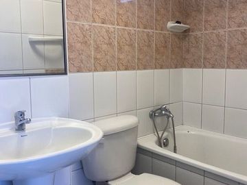 SE VENDE DEPTO EN EDIF. REINA ISIDORA.